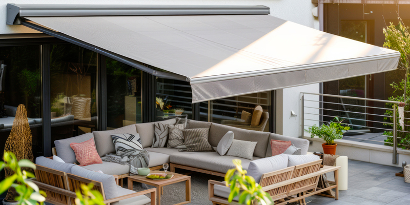 Store extérieur qui protège la terrasse du soleil